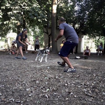 Brina con Davide, lezione di "morso" (insomma, gioco col salamotto!)